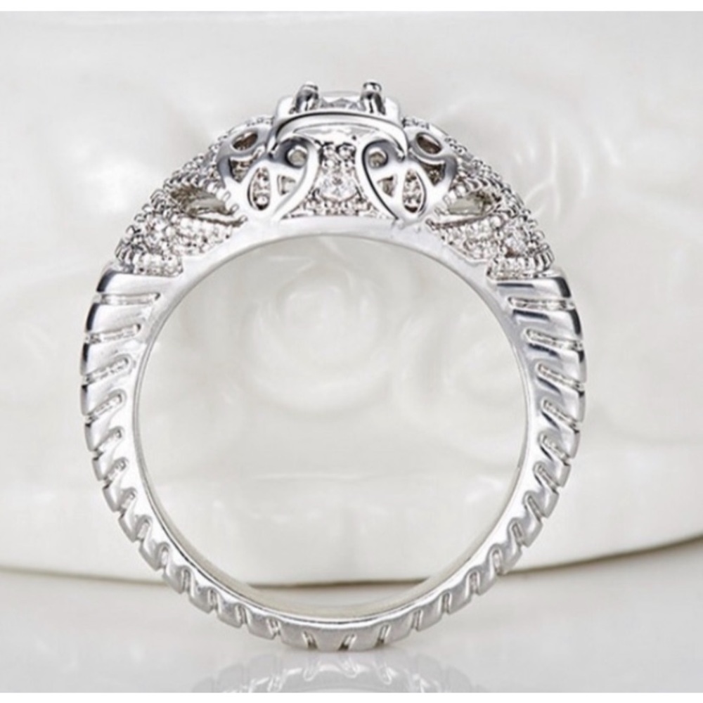 VINTAGE GONE RETRO CUBIC ZIRCONIA RING - Picture 4 of 7
